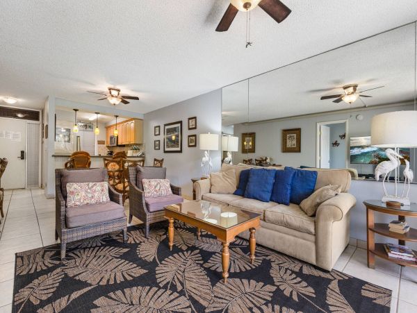 Maui Tropical Paradise Retreat: Ground-Floor Condo with Resort Amenities & Beach Access