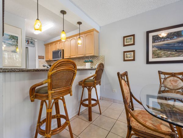 Maui Tropical Paradise Retreat: Ground-Floor Condo with Resort Amenities & Beach Access