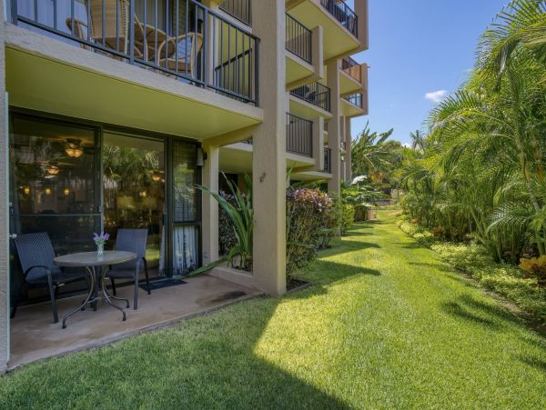 Maui Tropical Paradise Retreat: Ground-Floor Condo with Resort Amenities & Beach Access