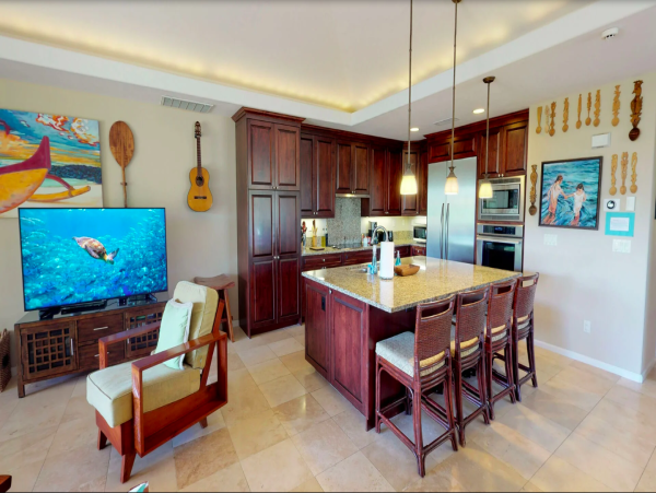 Luxury Hawaiian Retreat: Spacious, Upscale Home on Big Island