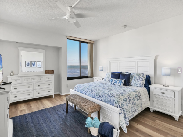 Bayside Beauty Longboat Key Beach Club Access Walk to St. Regis Beach Club