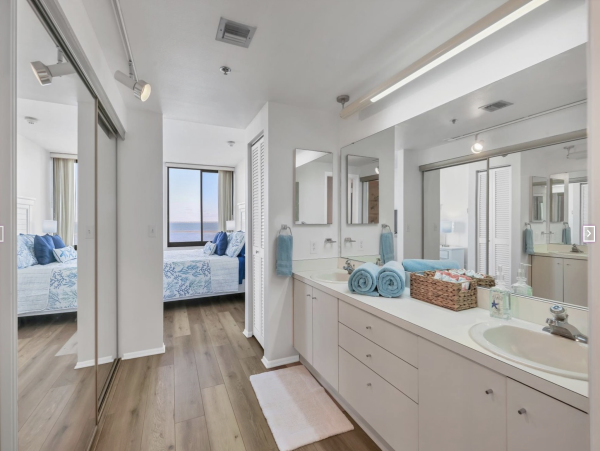 Bayside Beauty Longboat Key Beach Club Access Walk to St. Regis Beach Club