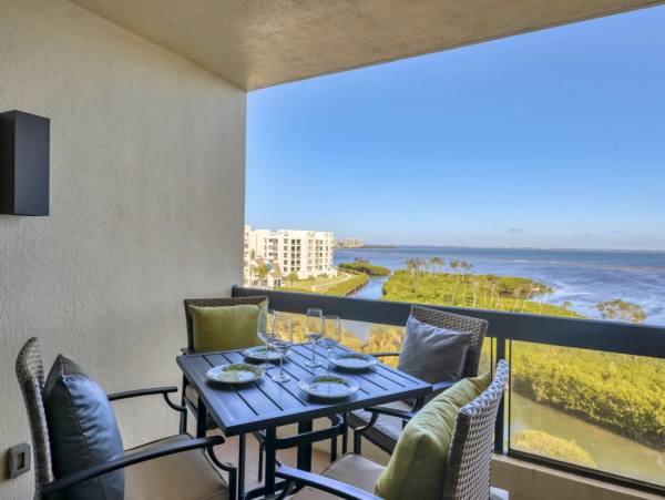 Bayside Beauty Longboat Key Beach Club Access Walk to St. Regis Beach Club