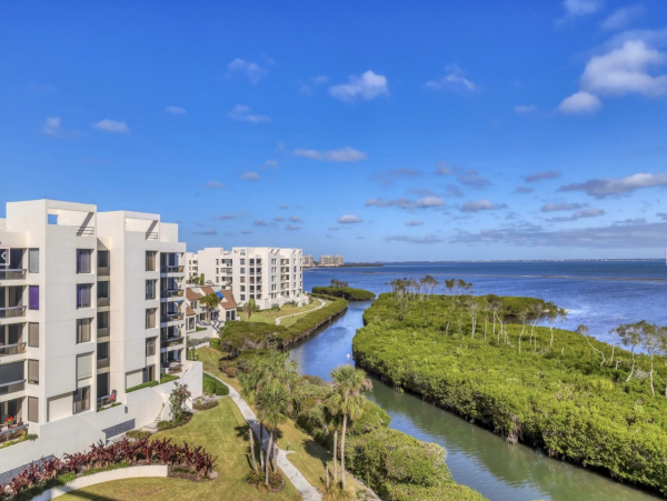 Bayside Beauty Longboat Key Beach Club Access Walk to St. Regis Beach Club