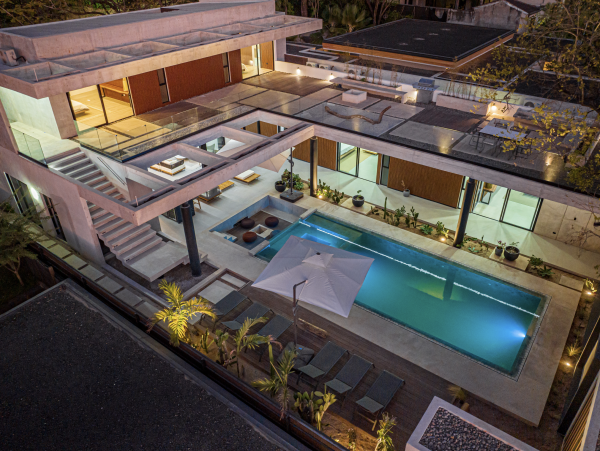 Luxury Villa with 6-Bedrooms & a Pool in Tamarindo Beach