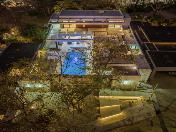 Luxury Villa with 6-Bedrooms & a Pool in Tamarindo Beach