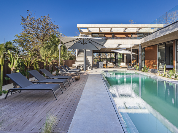 Luxury Villa with 6-Bedrooms & a Pool in Tamarindo Beach