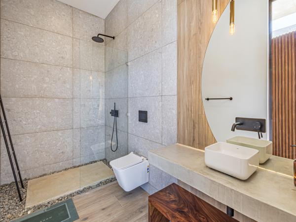 Luxury Villa with 6-Bedrooms & a Pool in Tamarindo Beach