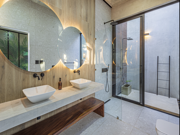 Luxury Villa with 6-Bedrooms & a Pool in Tamarindo Beach