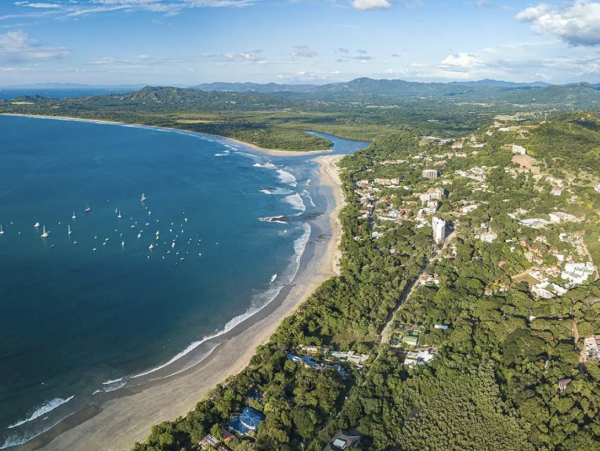 Luxury Villa with 6-Bedrooms & a Pool in Tamarindo Beach