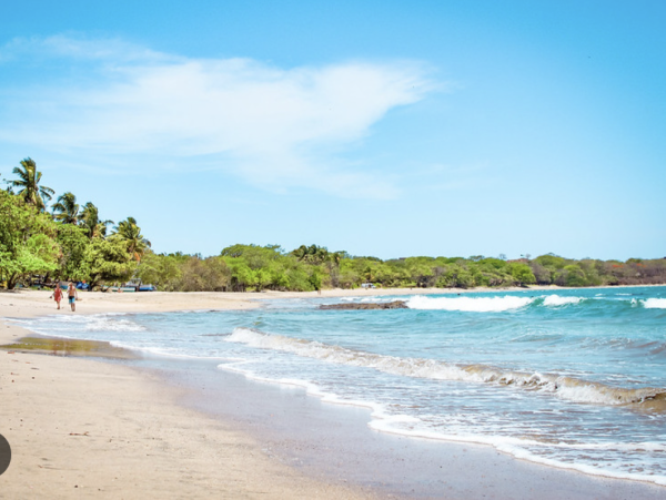 Luxury Villa with 6-Bedrooms & a Pool in Tamarindo Beach