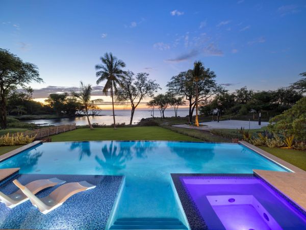 Stunning Beachfront 4-Bedroom Retreat in the Big Island