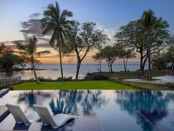 Stunning Beachfront 4-Bedroom Retreat in the Big Island