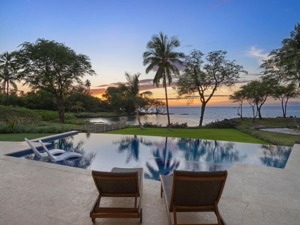 Stunning Beachfront 4-Bedroom Retreat in the Big Island