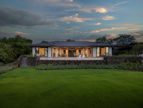 Stunning Beachfront 4-Bedroom Retreat in the Big Island