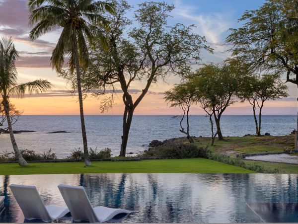 Stunning Beachfront 4-Bedroom Retreat in the Big Island