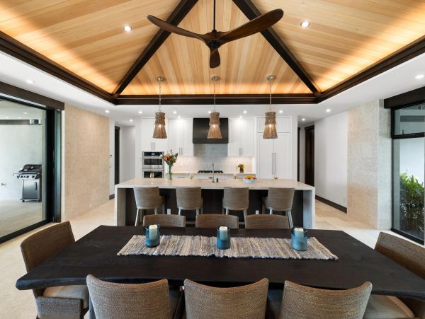 Stunning Beachfront 4-Bedroom Retreat in the Big Island