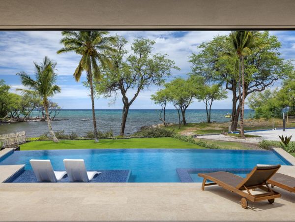 Stunning Beachfront 4-Bedroom Retreat in the Big Island