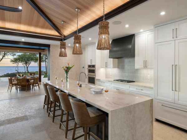 Stunning Beachfront 4-Bedroom Retreat in the Big Island