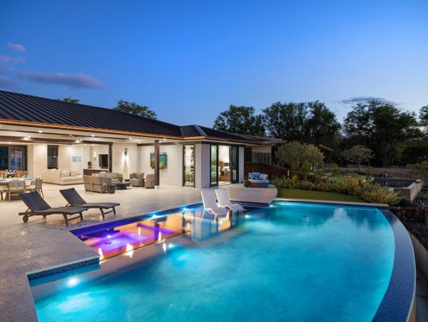 Stunning Beachfront 4-Bedroom Retreat in the Big Island
