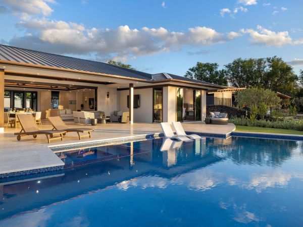 Stunning Beachfront 4-Bedroom Retreat in the Big Island