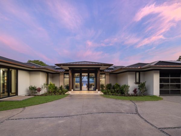 Stunning Beachfront 4-Bedroom Retreat in the Big Island