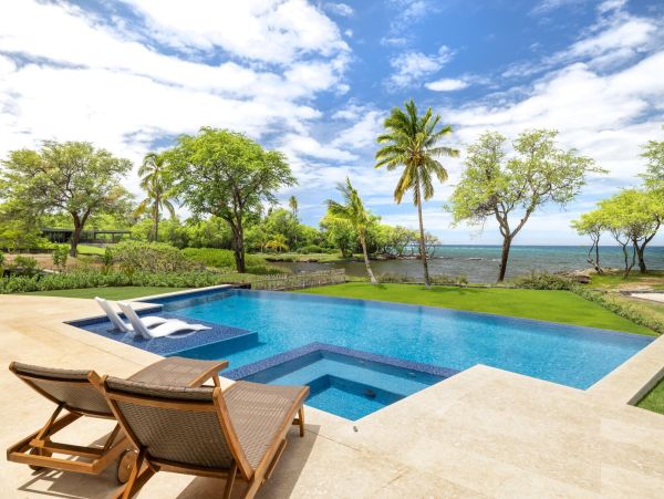 Stunning Beachfront 4-Bedroom Retreat in the Big Island