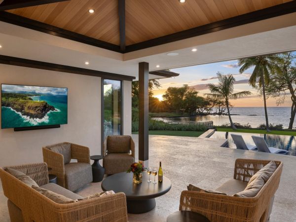 Stunning Beachfront 4-Bedroom Retreat in the Big Island
