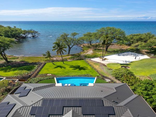 Stunning Beachfront 4-Bedroom Retreat in the Big Island