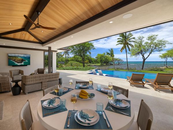 Stunning Beachfront 4-Bedroom Retreat in the Big Island