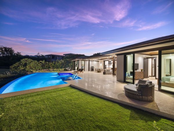 Stunning Beachfront 4-Bedroom Retreat in the Big Island