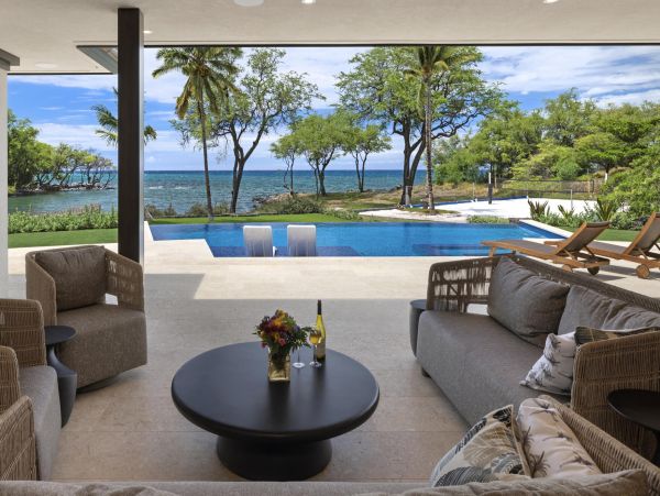 Stunning Beachfront 4-Bedroom Retreat in the Big Island
