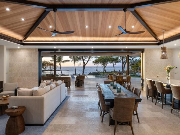 Stunning Beachfront 4-Bedroom Retreat in the Big Island