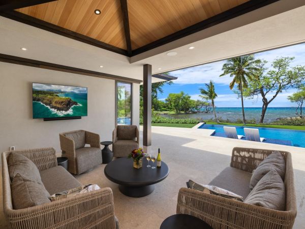 Stunning Beachfront 4-Bedroom Retreat in the Big Island