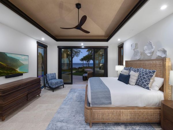 Stunning Beachfront 4-Bedroom Retreat in the Big Island
