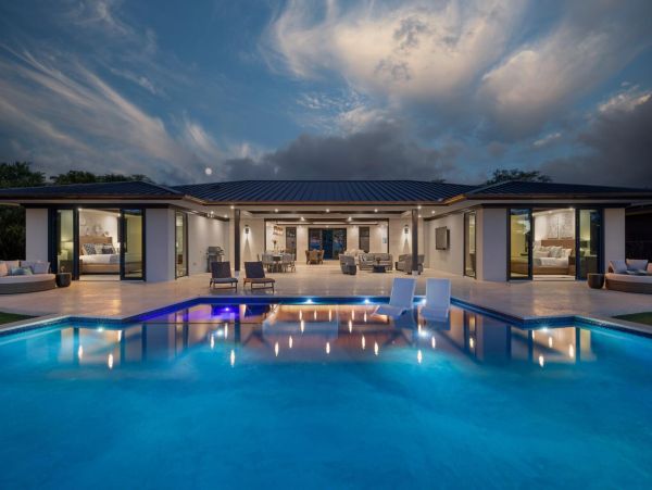 Stunning Beachfront 4-Bedroom Retreat in the Big Island