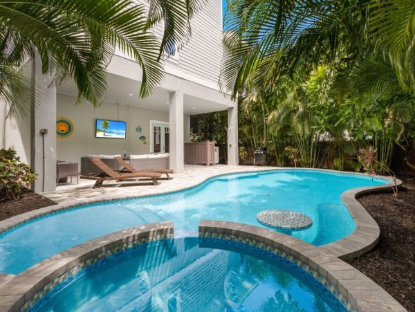 Holmes Beach Vacation Home With Private Pool And Spa