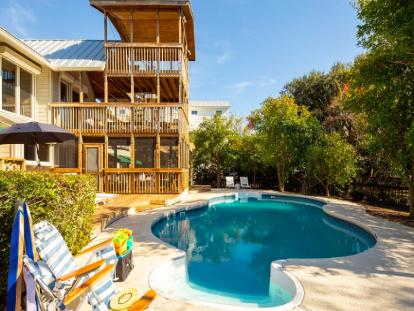Luxurious Charleston Home with 9-Bedrooms and a Pool