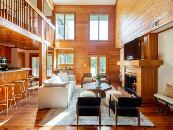 Luxurious Charleston Home with 9-Bedrooms and a Pool