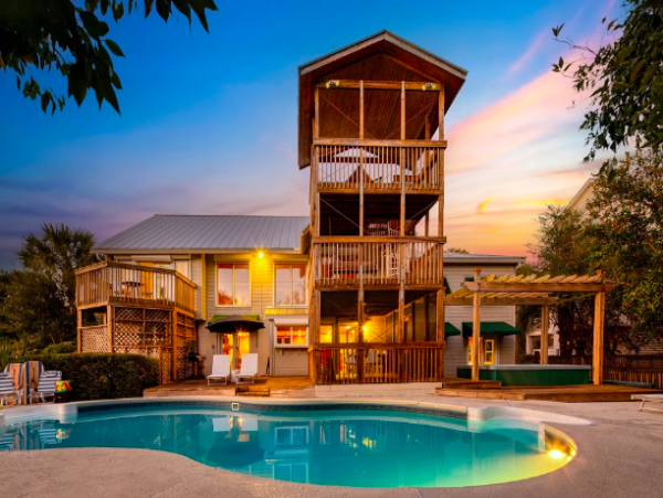 Luxurious Charleston Home with 9-Bedrooms and a Pool
