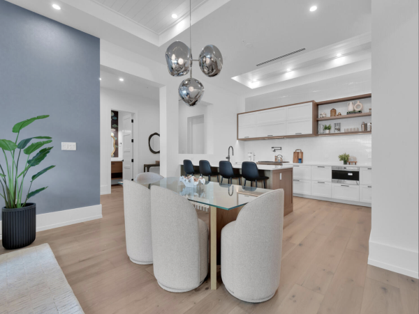 Super Posh Upscale Naples Condo Walk to Dining Olde Naples