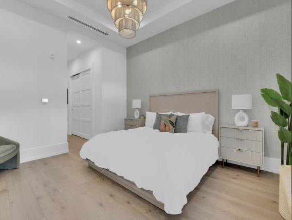 Super Posh Upscale Naples Condo Walk to Dining Olde Naples