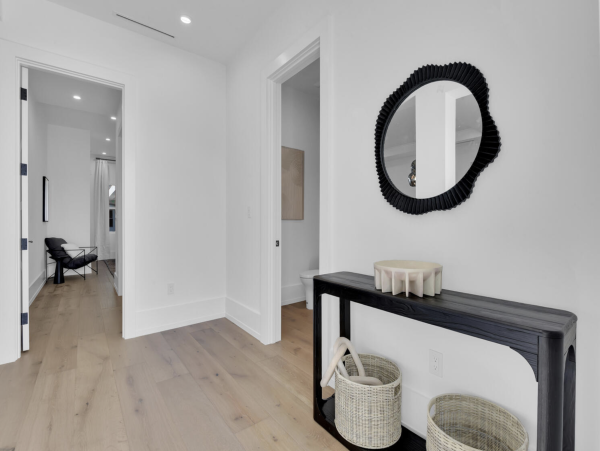 Super Posh Upscale Naples Condo Walk to Dining Olde Naples