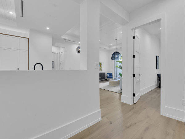 Super Posh Upscale Naples Condo Walk to Dining Olde Naples