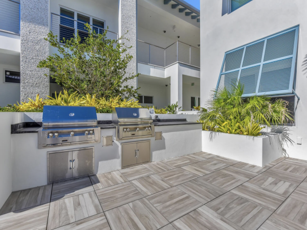 Super Posh Upscale Naples Condo Walk to Dining Olde Naples
