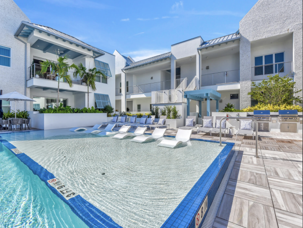 Super Posh Upscale Naples Condo Walk to Dining Olde Naples