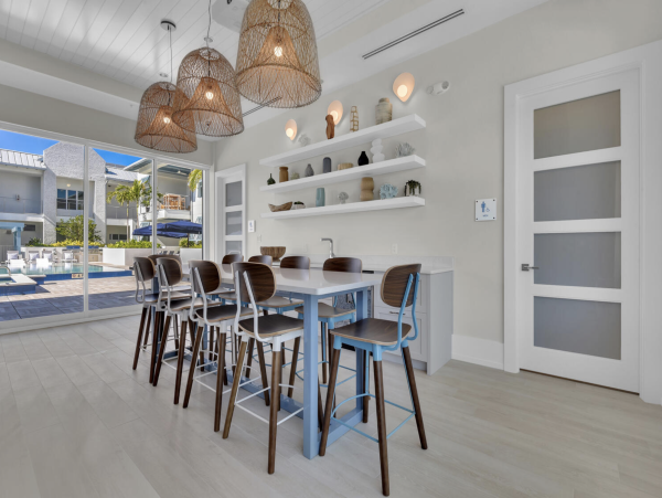 Super Posh Upscale Naples Condo Walk to Dining Olde Naples