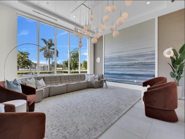 Super Posh Upscale Naples Condo Walk to Dining Olde Naples