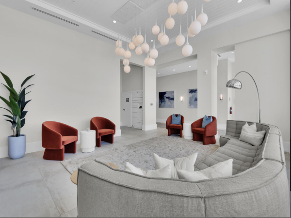 Super Posh Upscale Naples Condo Walk to Dining Olde Naples