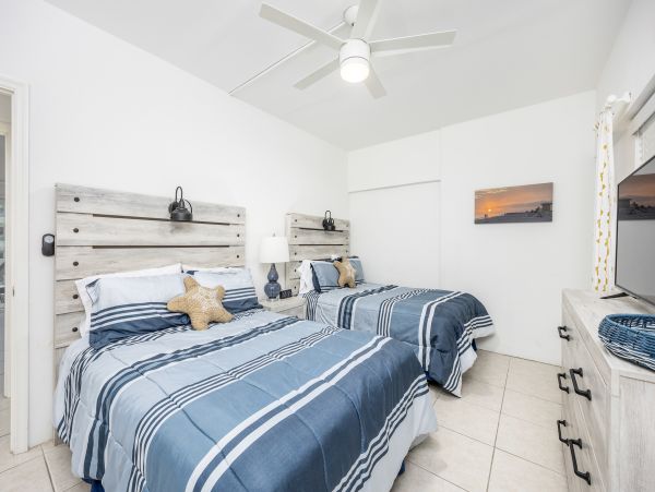 Beachfront Two Bedroom Vacation Rental Condo in Siesta Key